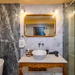 Ξενοδοχείο Cratus Stone Palace 5*