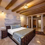 Hotel Cratus Stone Palace Göreme