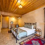 Hotel Cratus Stone Palace