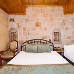 Ξενοδοχείο Cratus Stone Palace 5*