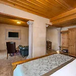 Hotel Cratus Stone Palace