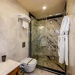 Cratus Stone Palace 酒店