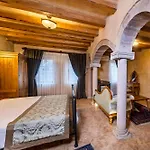 Ξενοδοχείο Cratus Stone Palace 5*