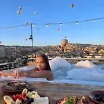 Hotel Cratus Stone Palace Göreme
