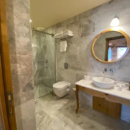 Cratus Stone Palace ホテル 5*