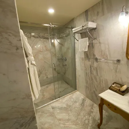 Cratus Stone Palace ホテル 5*