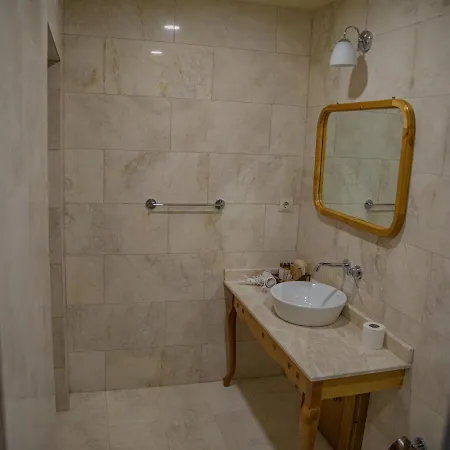 Cratus Stone Palace ホテル