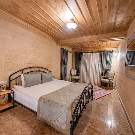 Cratus Stone Palace Hotel *