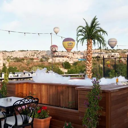 ホテル Cratus Stone Palace ギョレメ