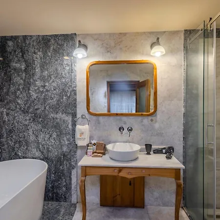 Ξενοδοχείο Cratus Stone Palace 5*