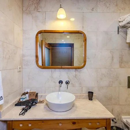 Hotel Cratus Stone Palace