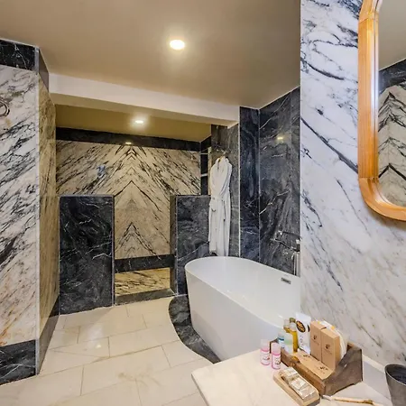 Cratus Stone Palace Ξενοδοχείο 5*