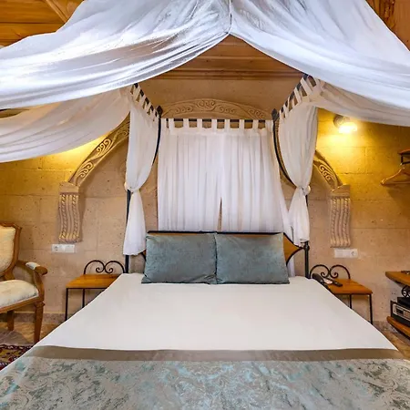 Hotel Cratus Stone Palace
