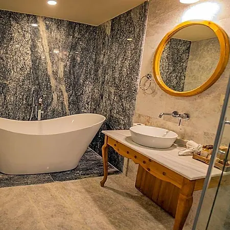 Cratus Stone Palace Hotel 5*