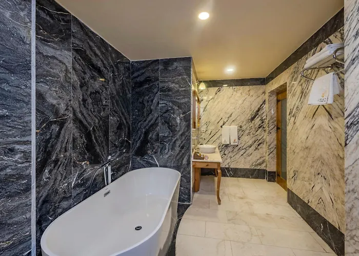 Cratus Stone Palace Hotel 5*